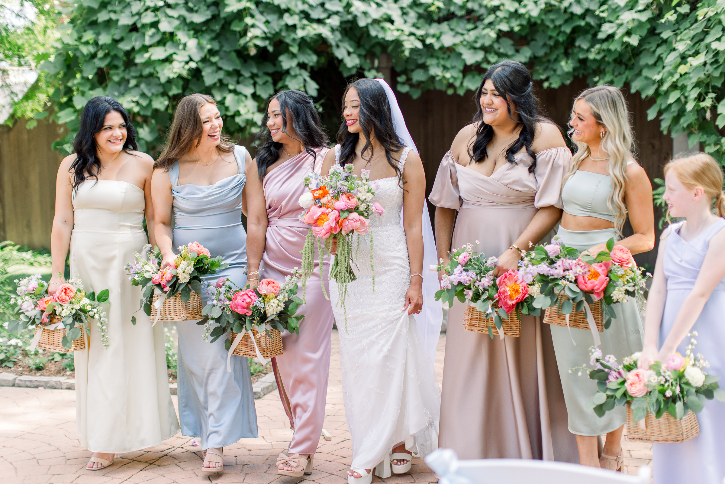 Oklahoma wedding photography outdoors bridal party