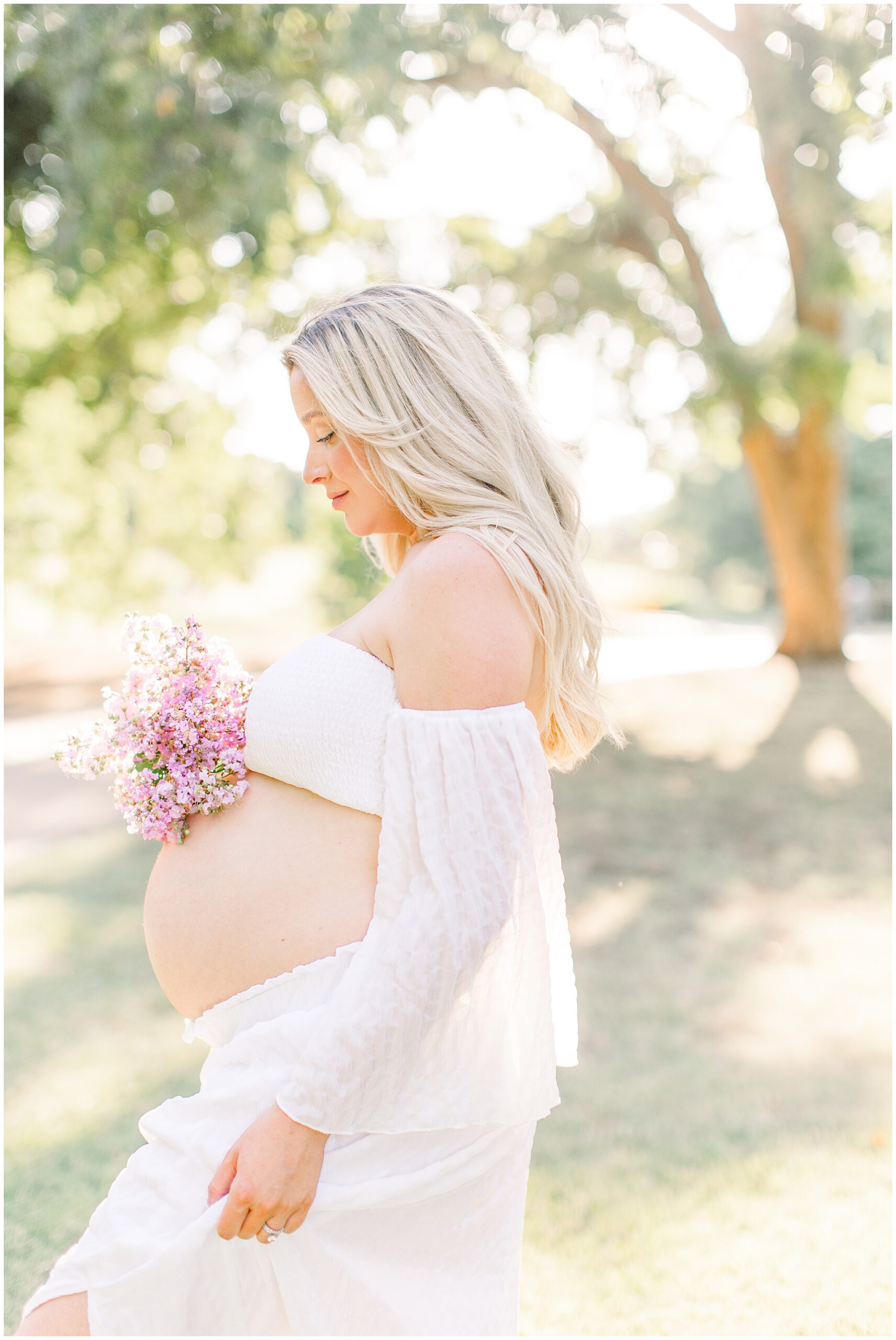 maternity session with flowers