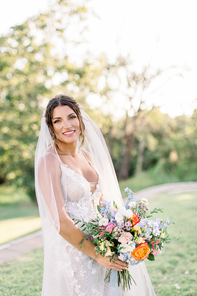 bride holding bouquet